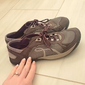 Earth Kalso Prosper grey tennis shoe sneaker 8b